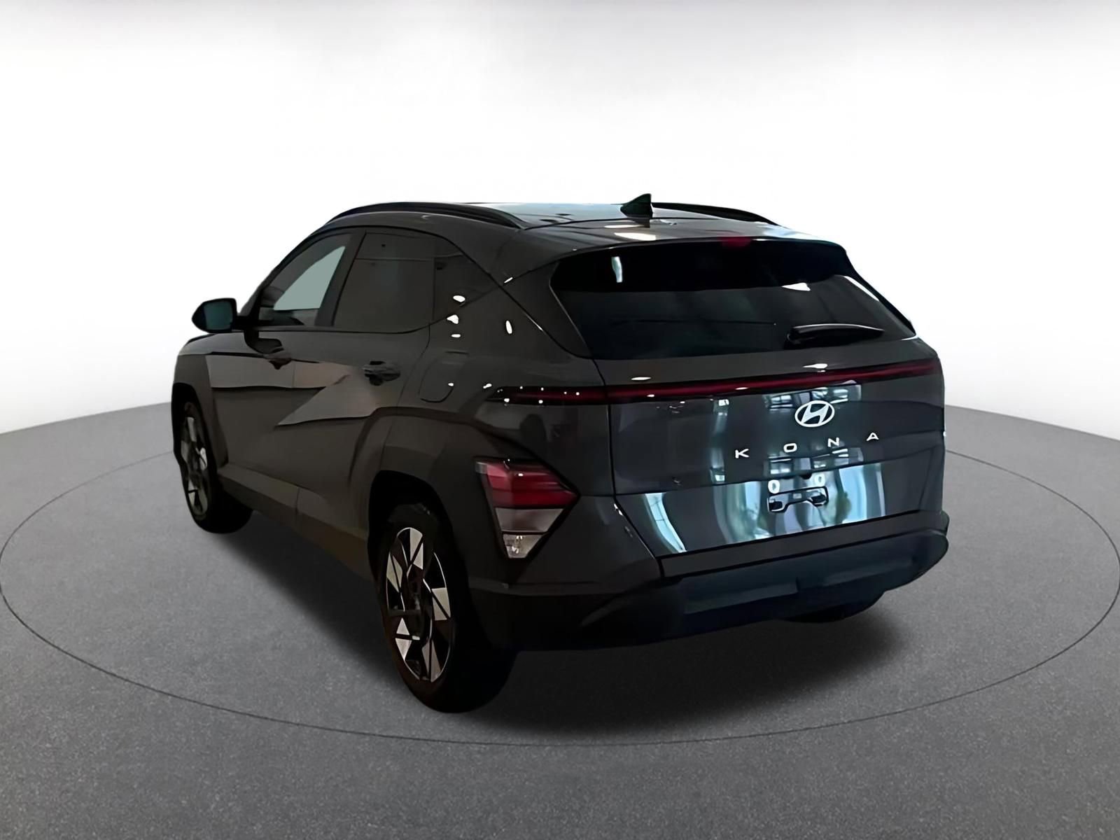 Used 2025 Hyundai Kona SEL FWD image 9