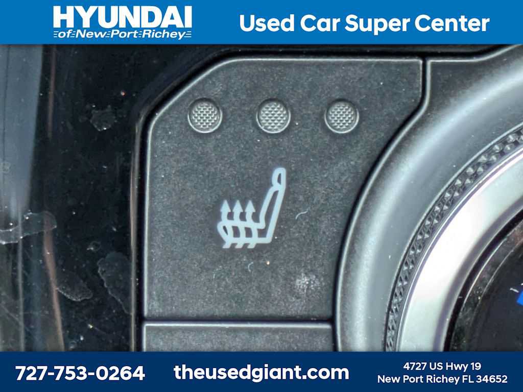 Used 2021 Toyota Highlander XLE AWD/4WD image 31