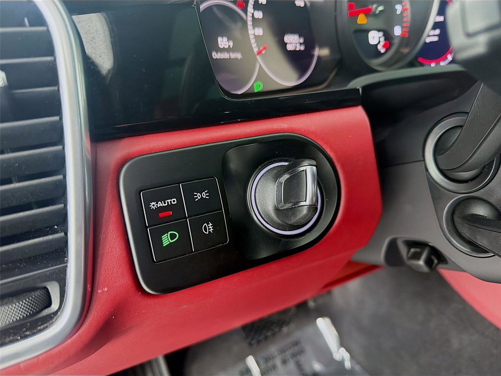 Certified 2023 Porsche Cayenne image 10