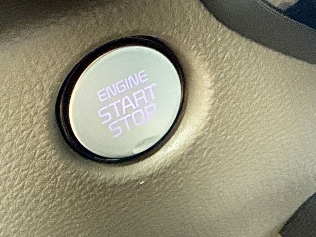 Certified 2025 Kia Carnival FWD image 34