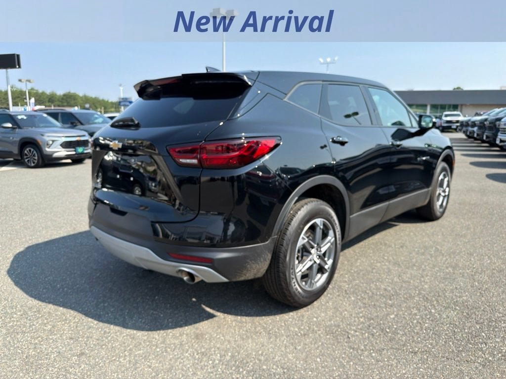 Used 2025 Chevrolet Blazer LT FWD image 7