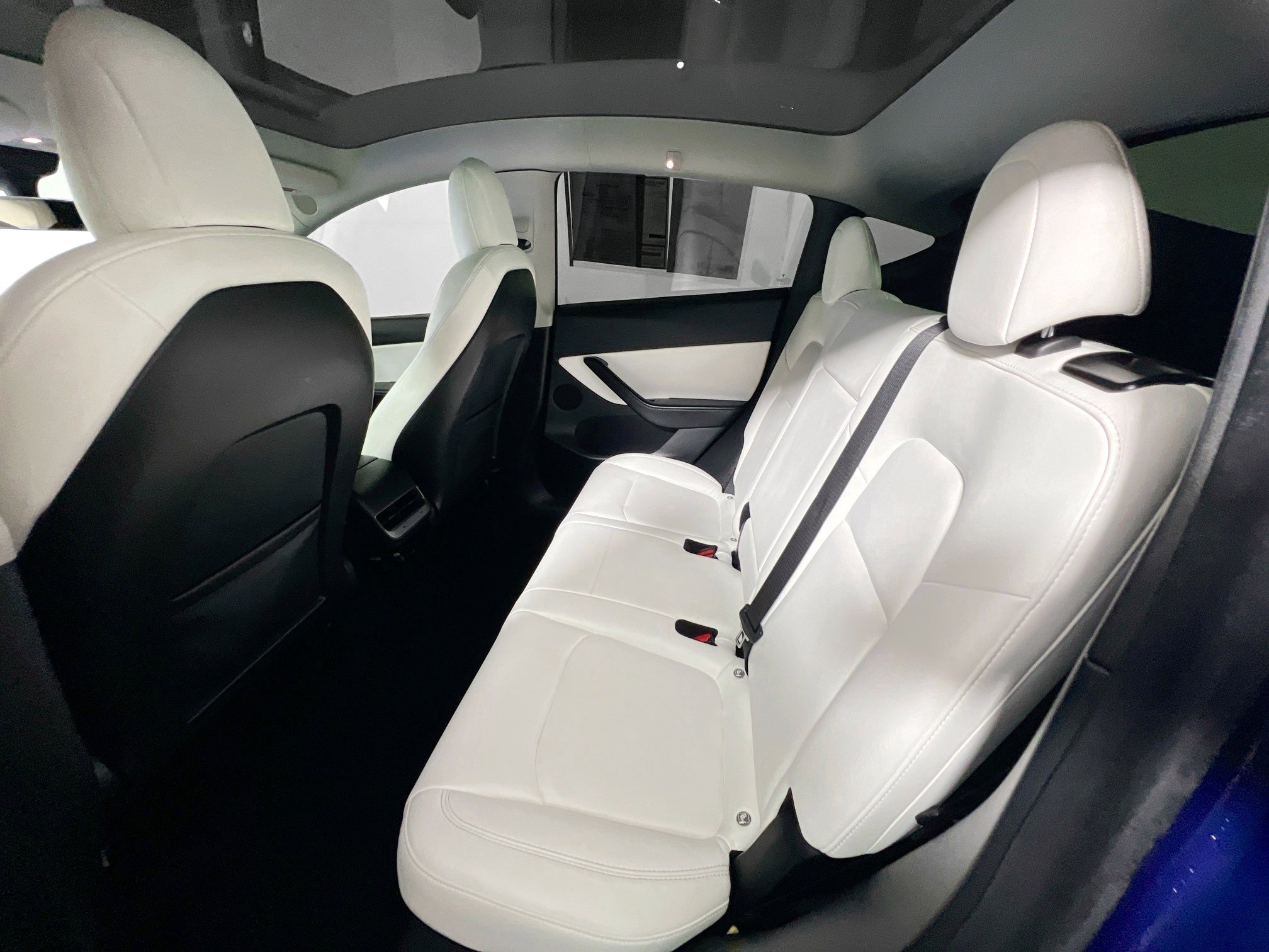 Used 2022 Tesla Model Y Long Range image 28