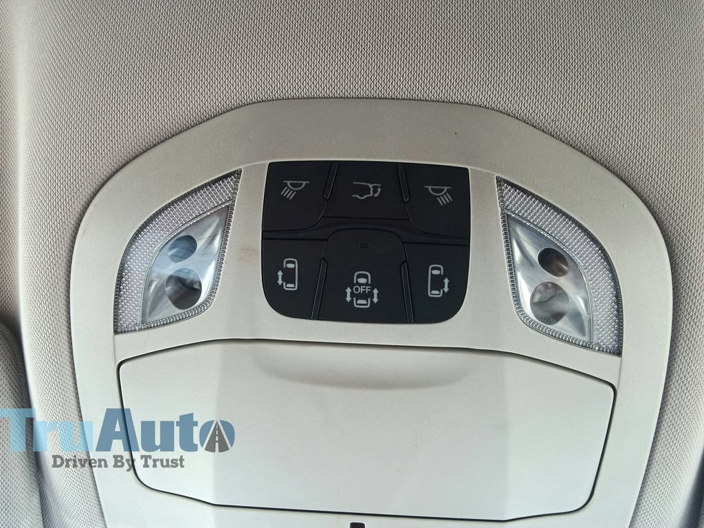 Used 2023 Chrysler Voyager LX FWD image 34