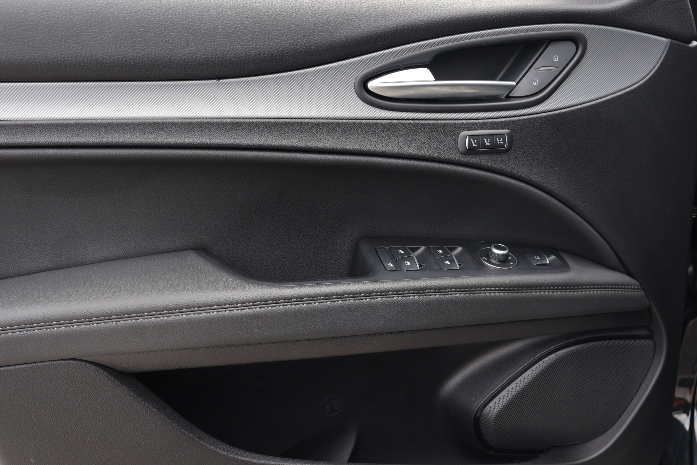 Used 2024 Alfa Romeo Stelvio Ti AWD/4WD image 15