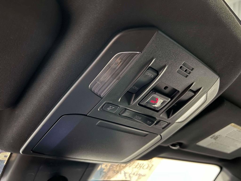 Used 2022 Toyota Highlander XSE image 34