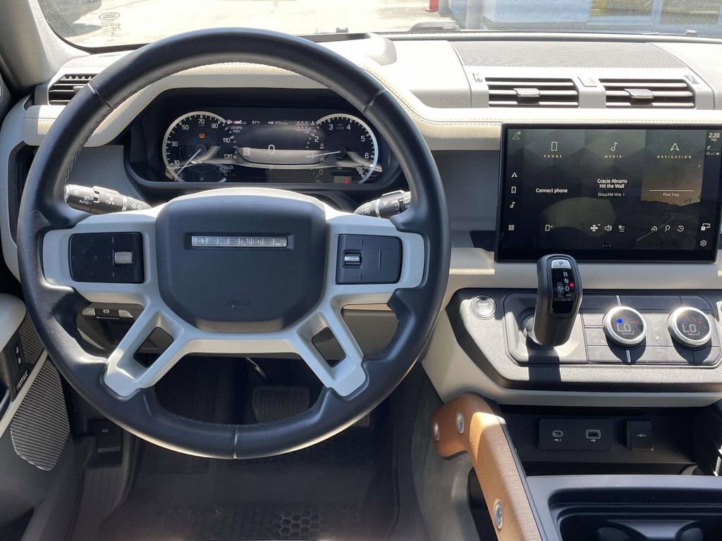 Used 2023 Land Rover Defender 130 SE AWD/4WD image 25