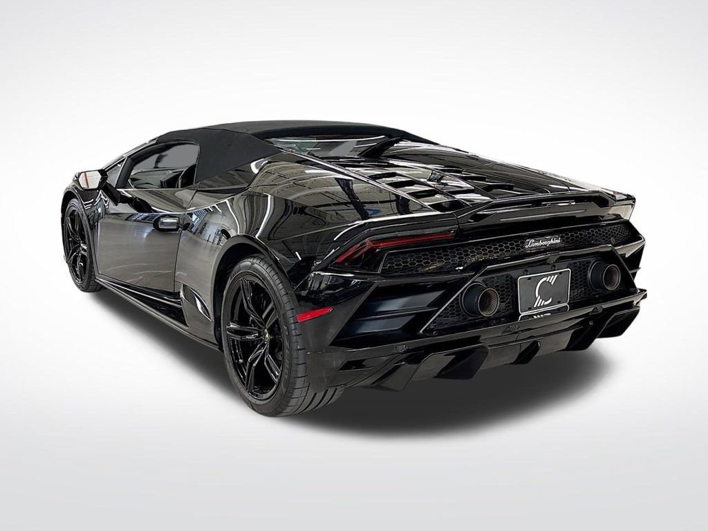 Used 2021 Lamborghini Huracan EVO image 3