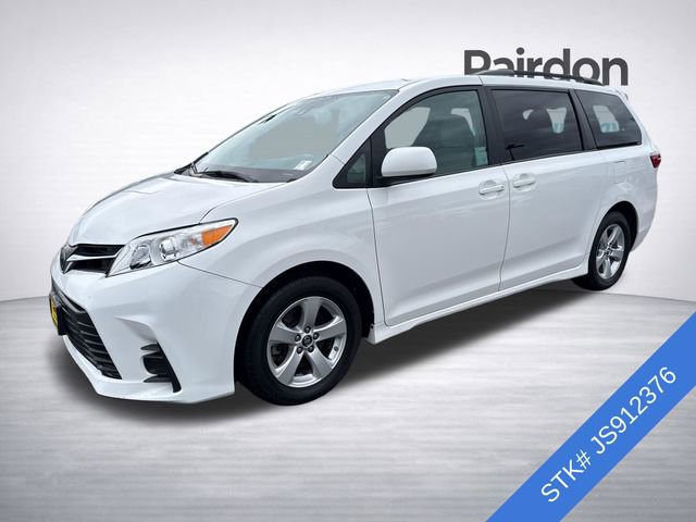 Used 2018 Toyota Sienna LE image 3