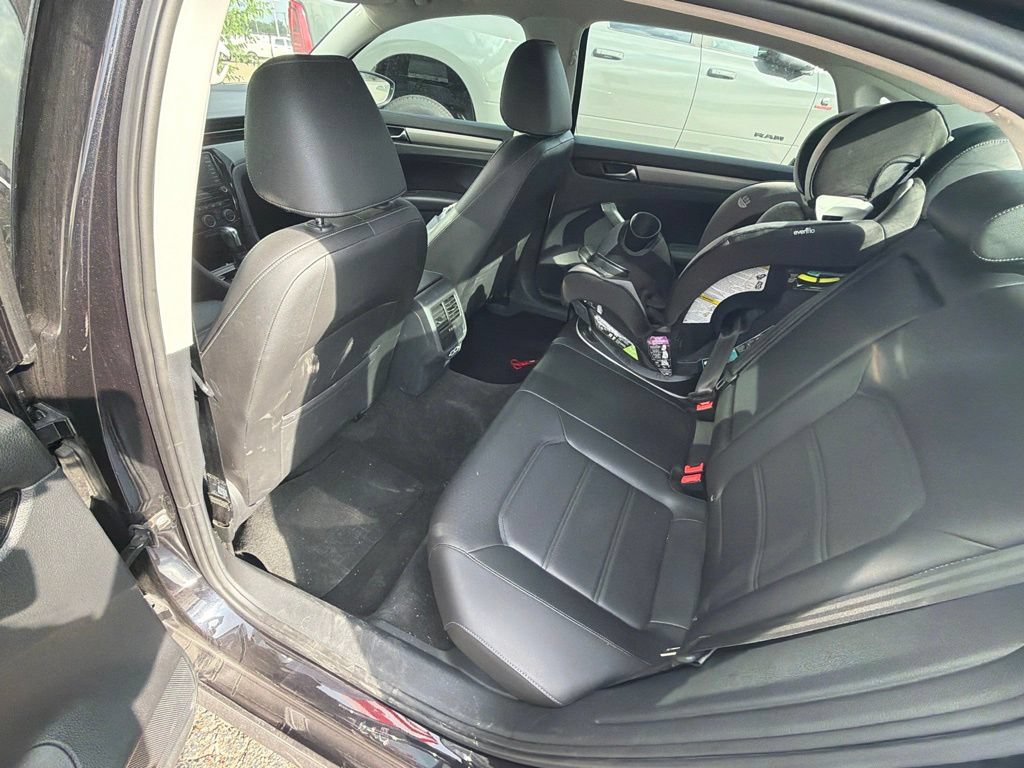 Used 2021 Volkswagen Passat 2.0T SE FWD image 9