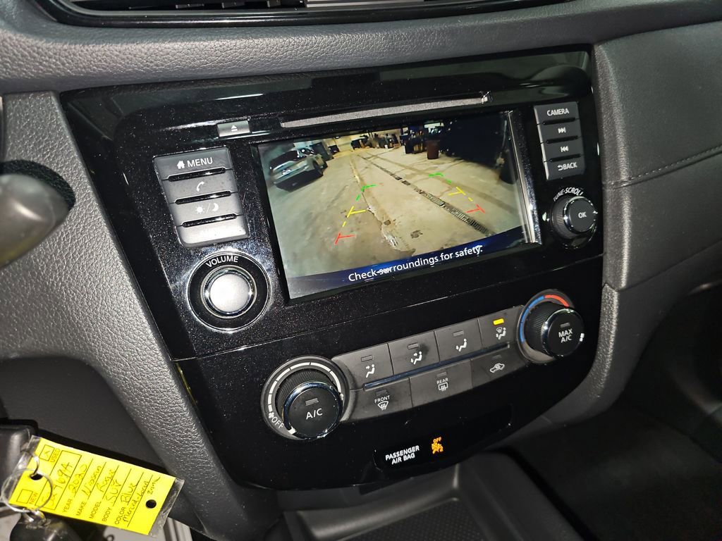 Used 2020 Nissan Rogue S image 32