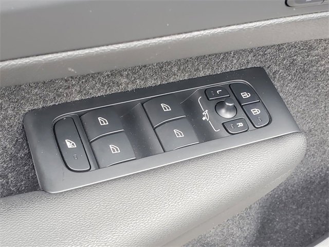 Used 2025 Volvo XC40 B5 Core w/ Protection Package Premier image 12