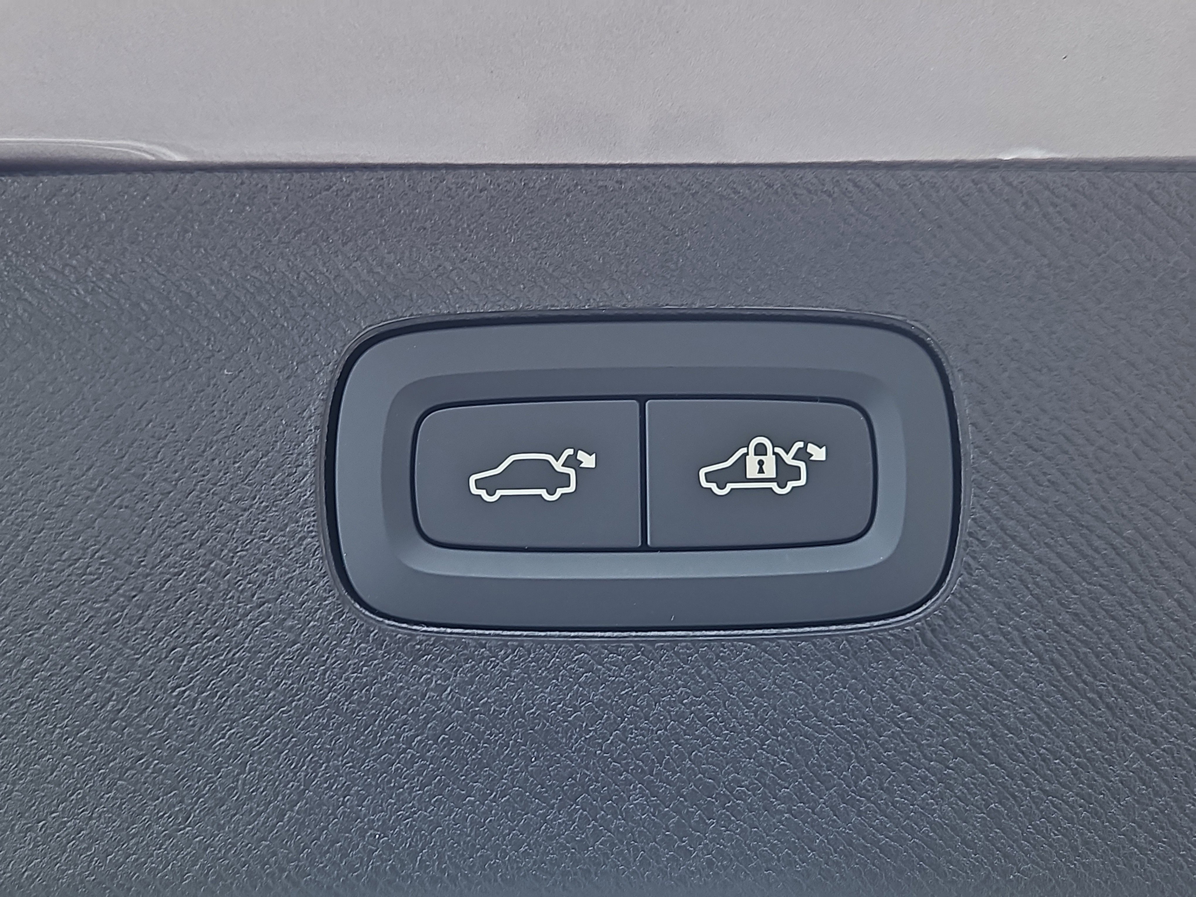 New 2026 Volvo XC90 B6 Plus w/ Protection Package Premier image 12