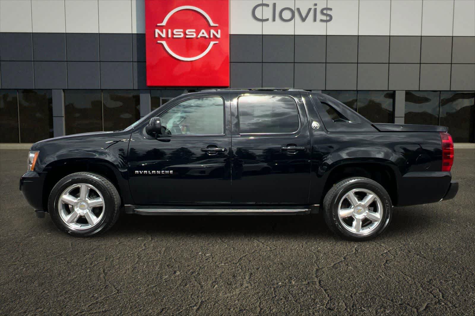 Used 2012 Chevrolet Avalanche LT image 6