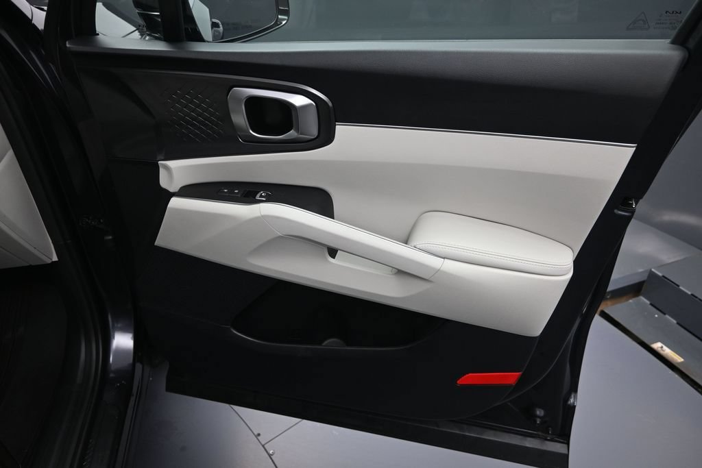 Certified 2025 Kia Sorento S w/ Panoramic Sunroof Package FWD image 39