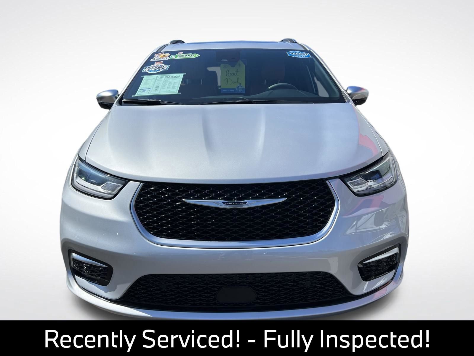 Used 2023 Chrysler Pacifica Pinnacle FWD image 3