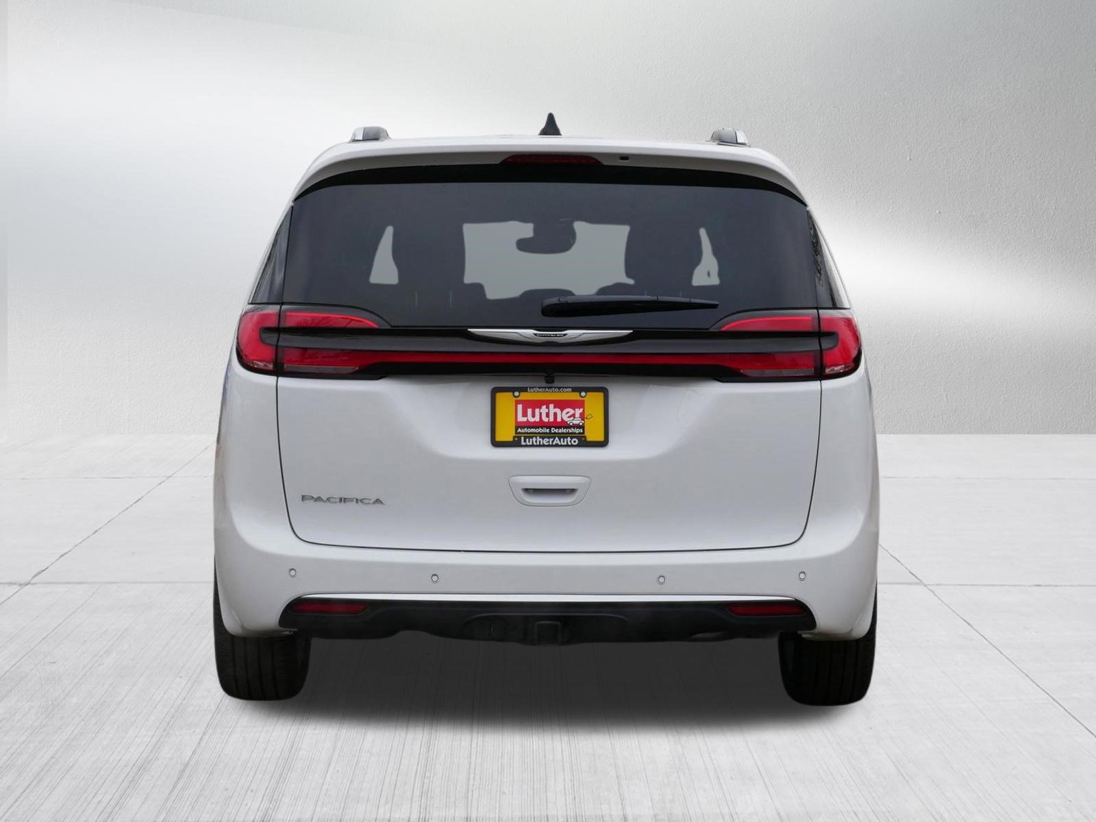 New 2026 Chrysler Pacifica Pinnacle w/ Trailer Tow Group FWD image 6
