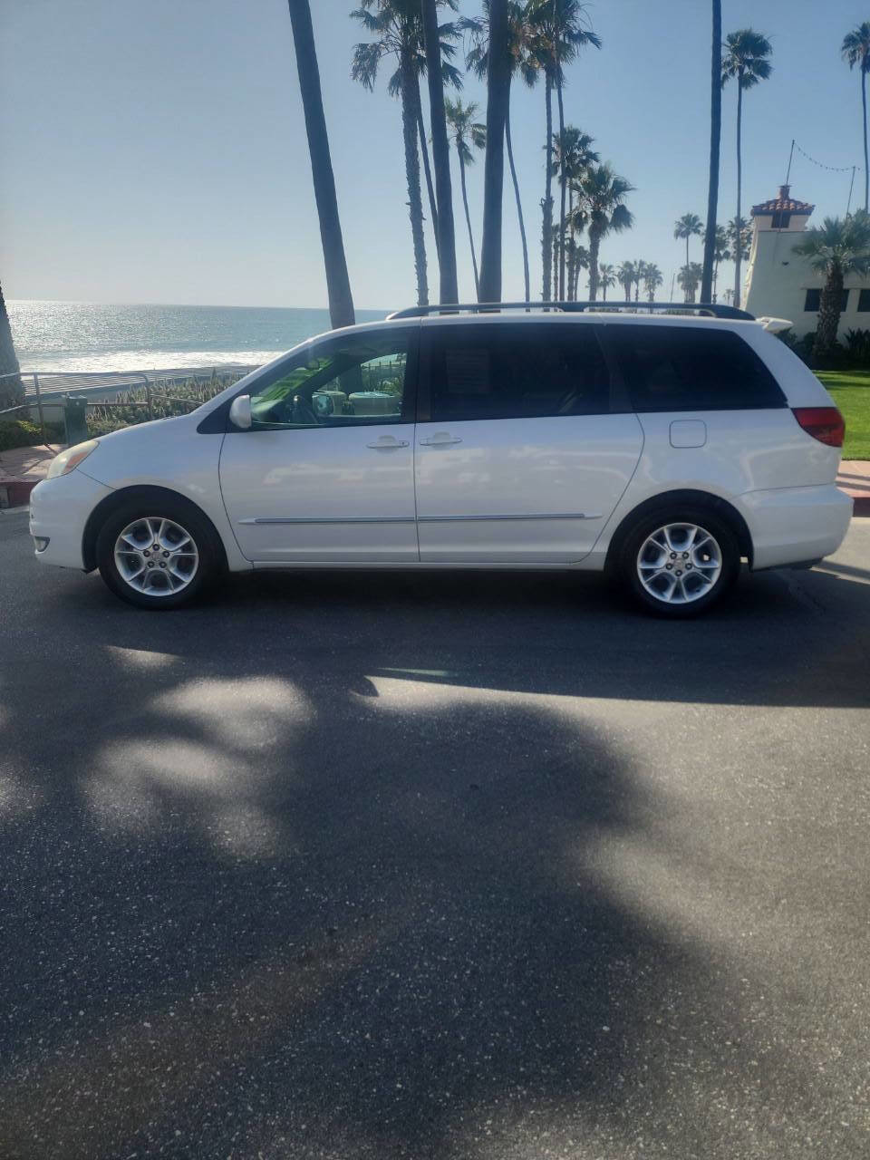 Used 2004 Toyota Sienna XLE FWD image 3