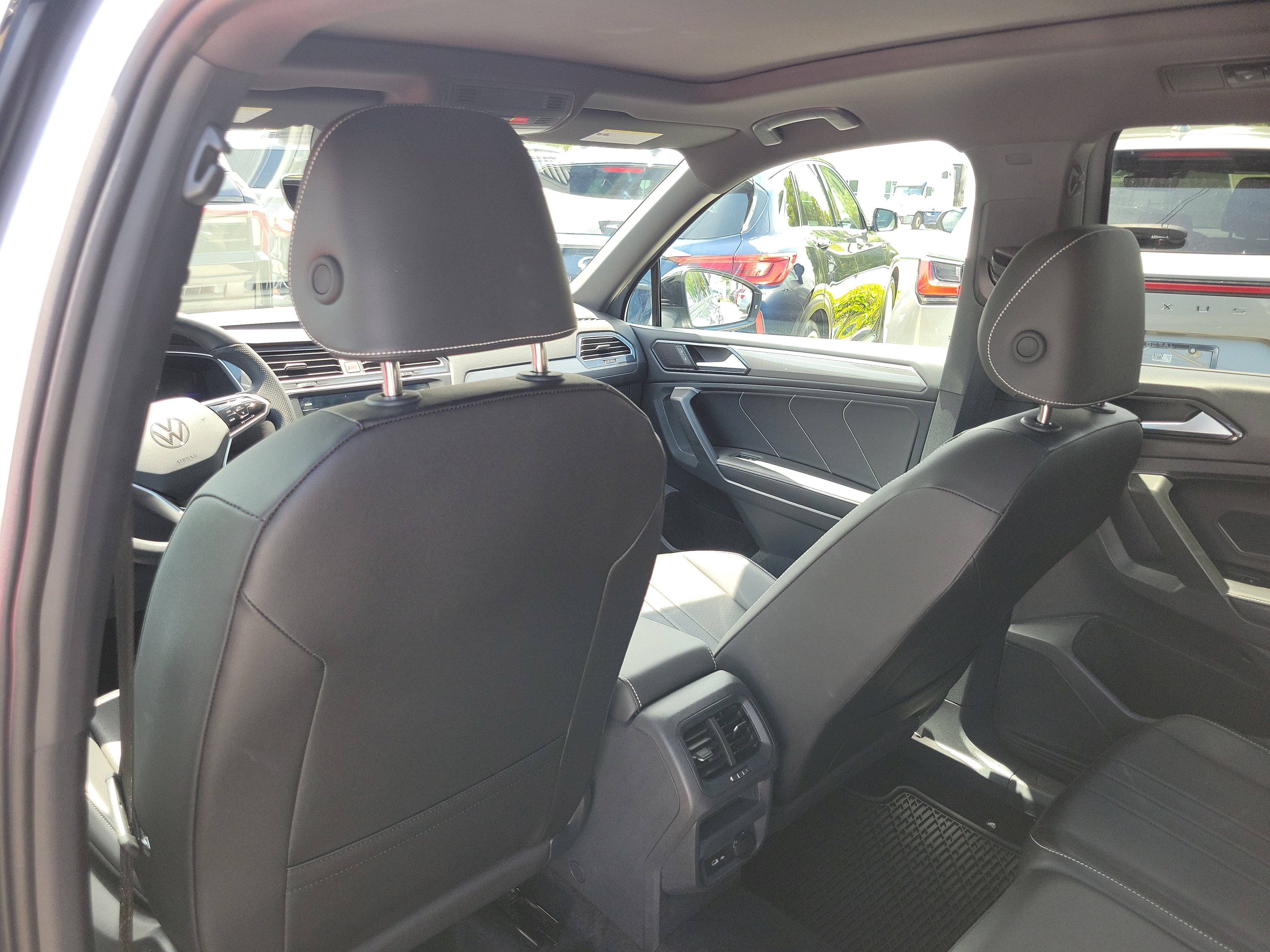 Used 2024 Volkswagen Tiguan SE R-Line AWD/4WD image 13