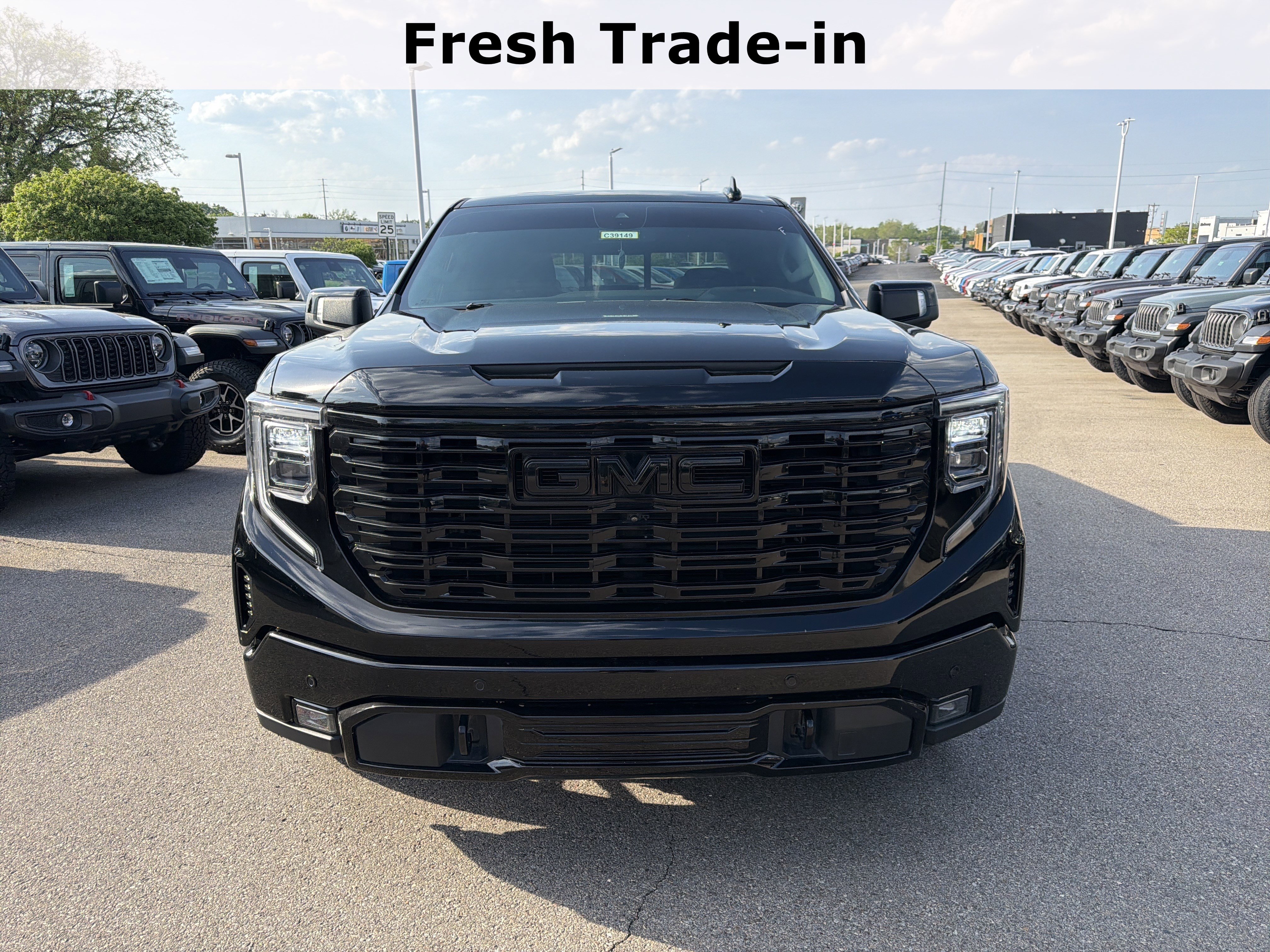 Used 2023 GMC Sierra 1500 Denali AWD/4WD image 3