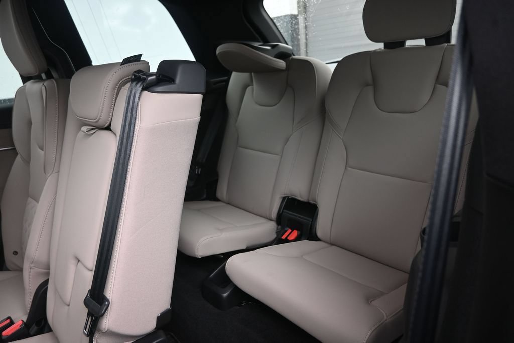 New 2026 Volvo XC90 B6 Plus w/ Protection Package Premier AWD/4WD image 14