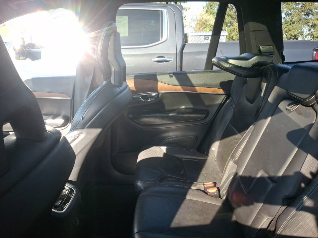 Used 2016 Volvo XC90 T8 Inscription w/ Vision Package image 10