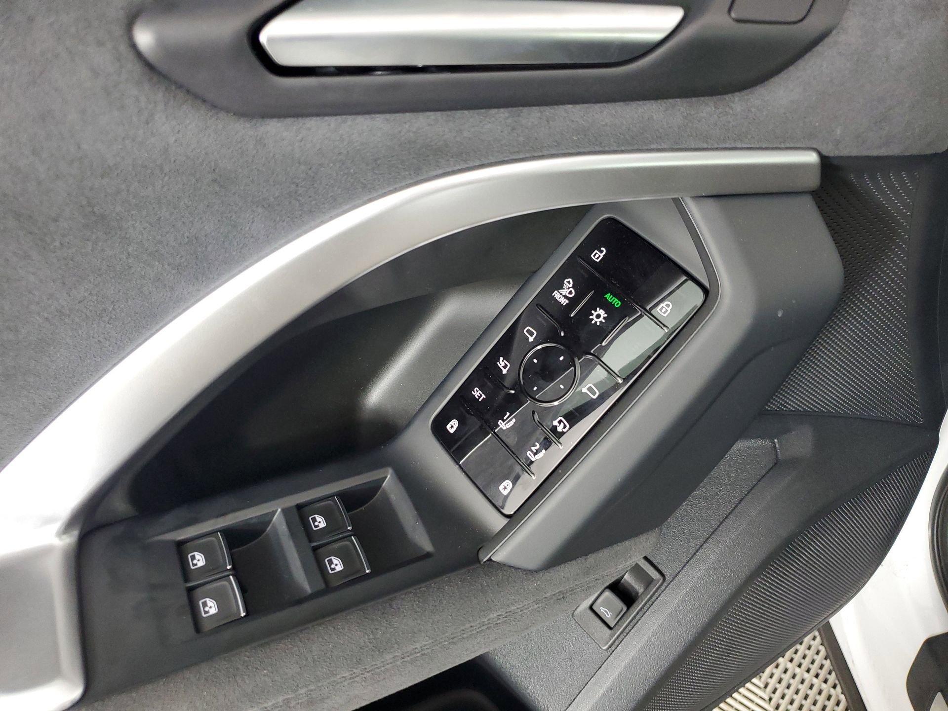 New 2025 Audi SQ5 Premium Plus image 28