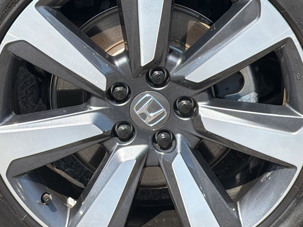 Certified 2025 Honda Pilot Touring image 6