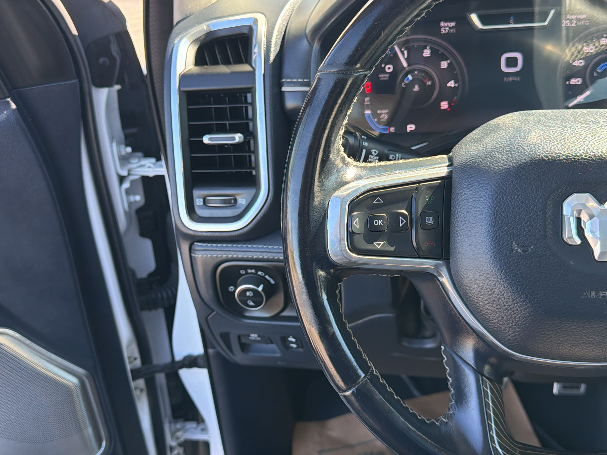 Used 2023 RAM 1500 Limited AWD/4WD image 32