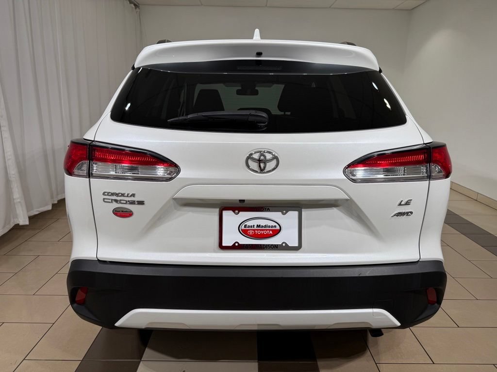 Certified 2022 Toyota Corolla Cross LE w/ Moonroof Package AWD/4WD image 4
