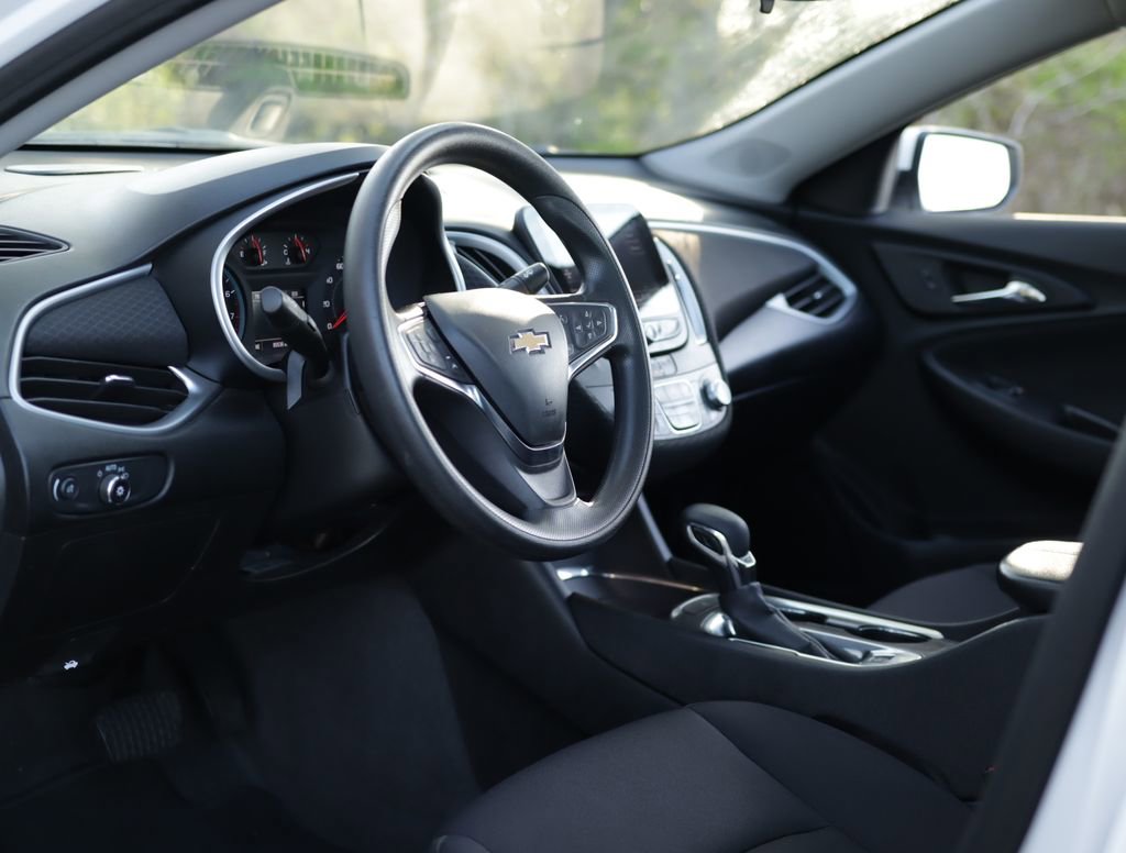 Used 2023 Chevrolet Malibu LT FWD image 9