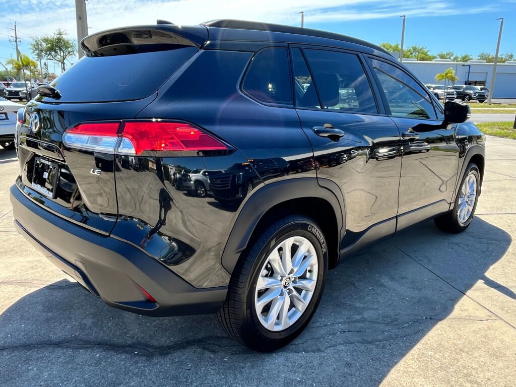 Used 2022 Toyota Corolla Cross LE w/ Moonroof Package FWD image 3