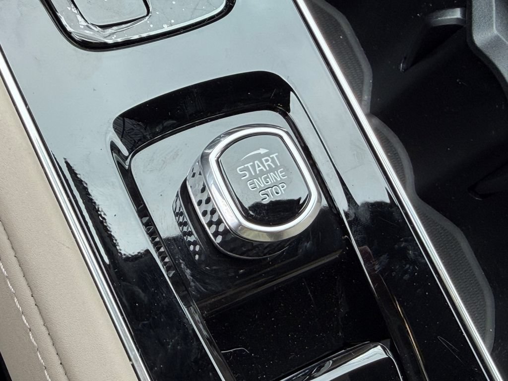 New 2026 Volvo XC90 B6 Plus w/ Protection Package Premier AWD/4WD image 29