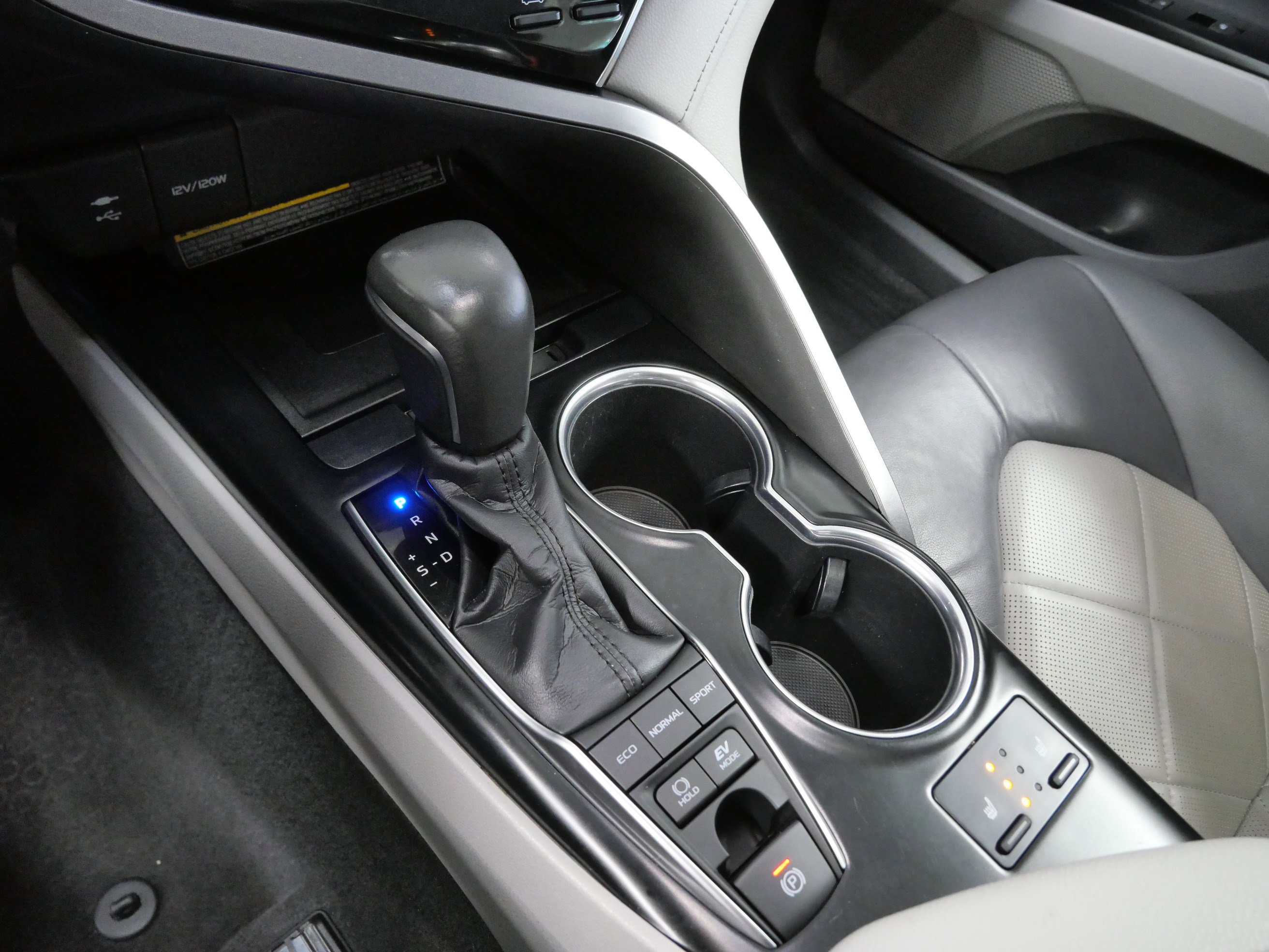 Certified 2018 Toyota Camry XLE image 24