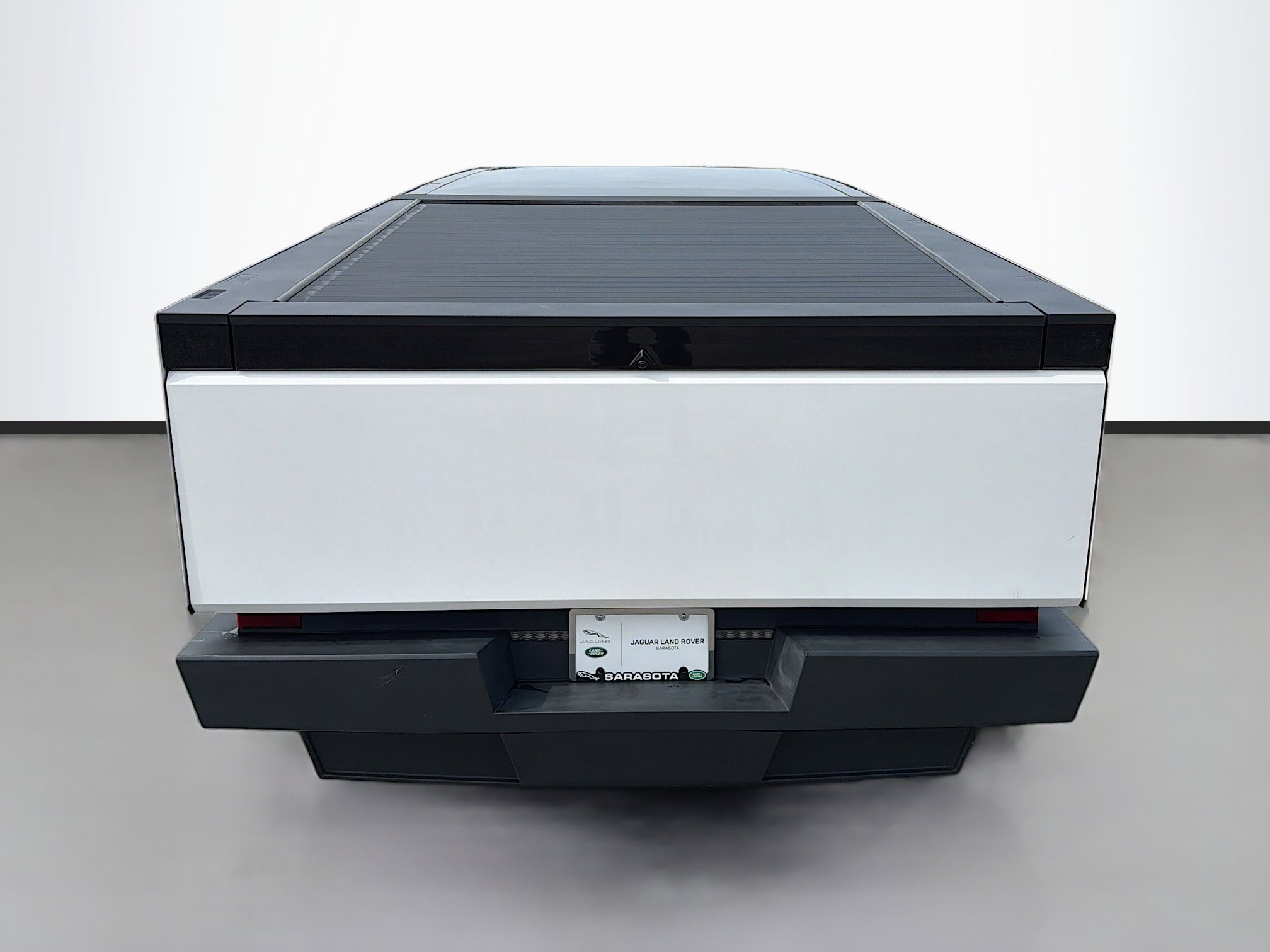 Used 2024 Tesla Cybertruck AWD Crew Cab image 4