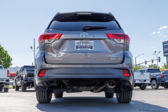 Used 2017 Toyota Highlander XLE w/ Protection Package #3 AWD/4WD image 35