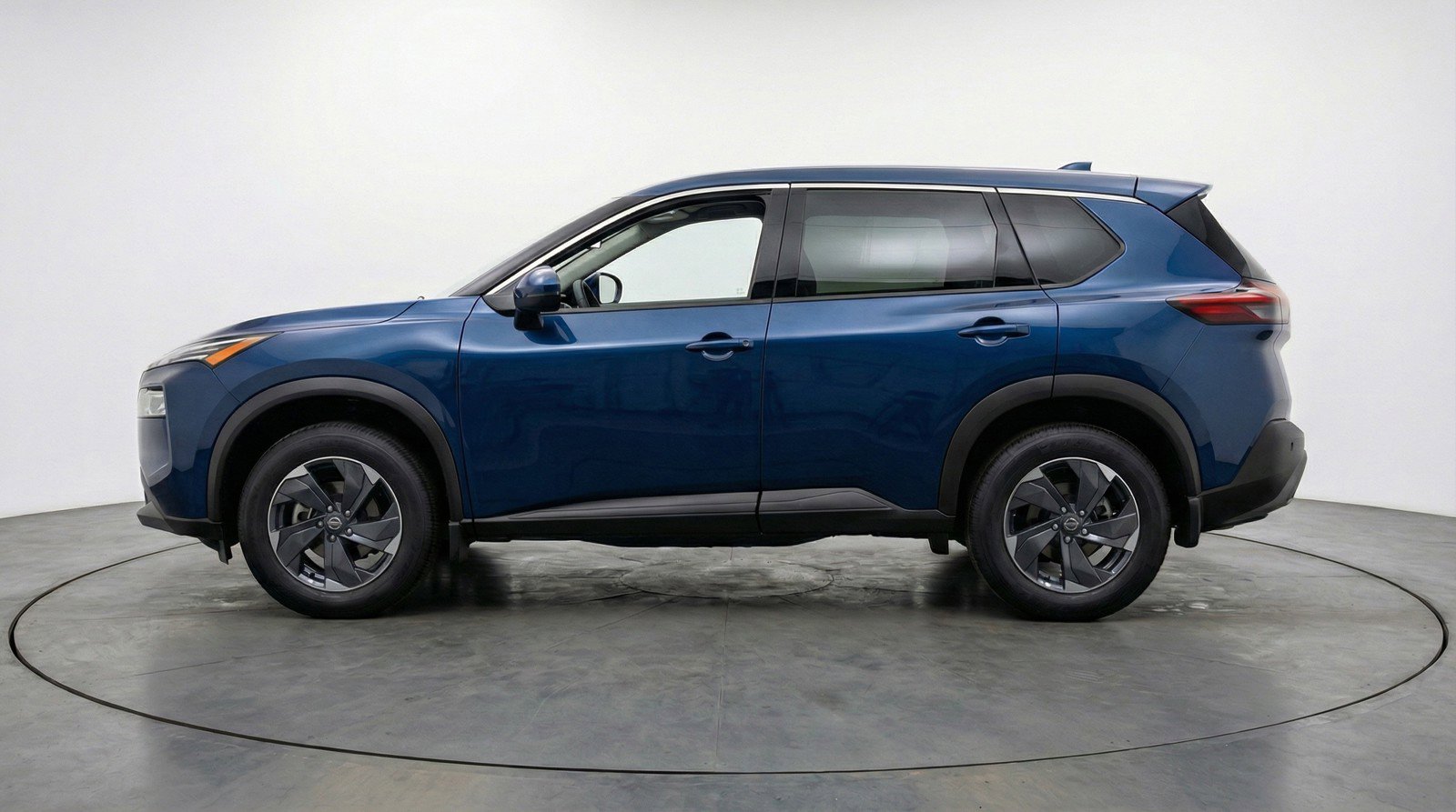 Used 2025 Nissan Rogue SV image 5