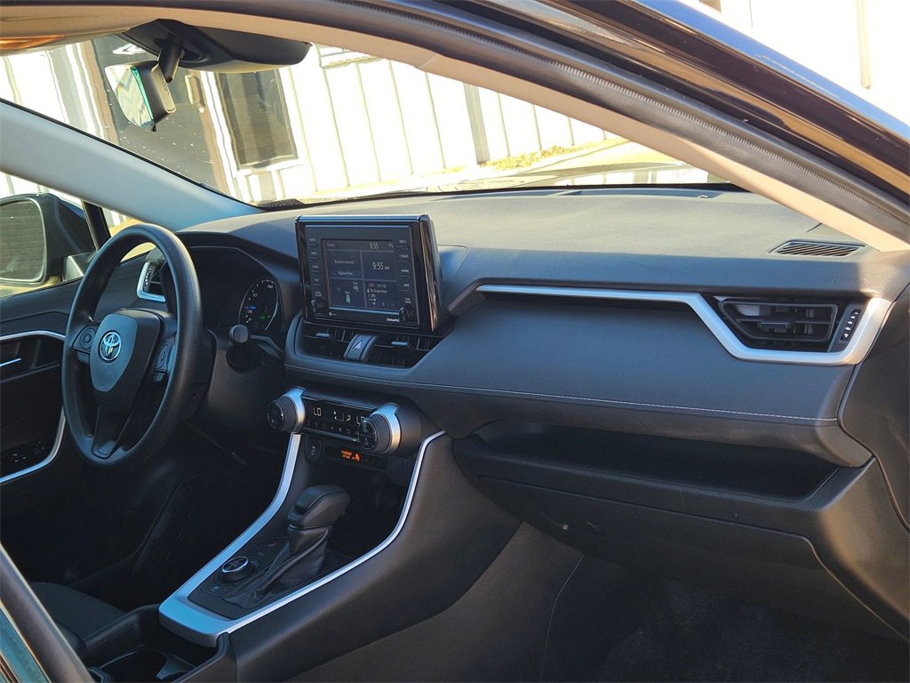 Used 2021 Toyota RAV4 XLE image 28
