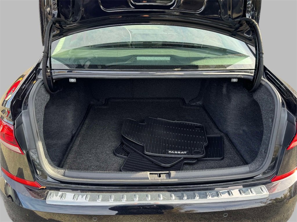 Used 2020 Volkswagen Passat 2.0T SEL image 16