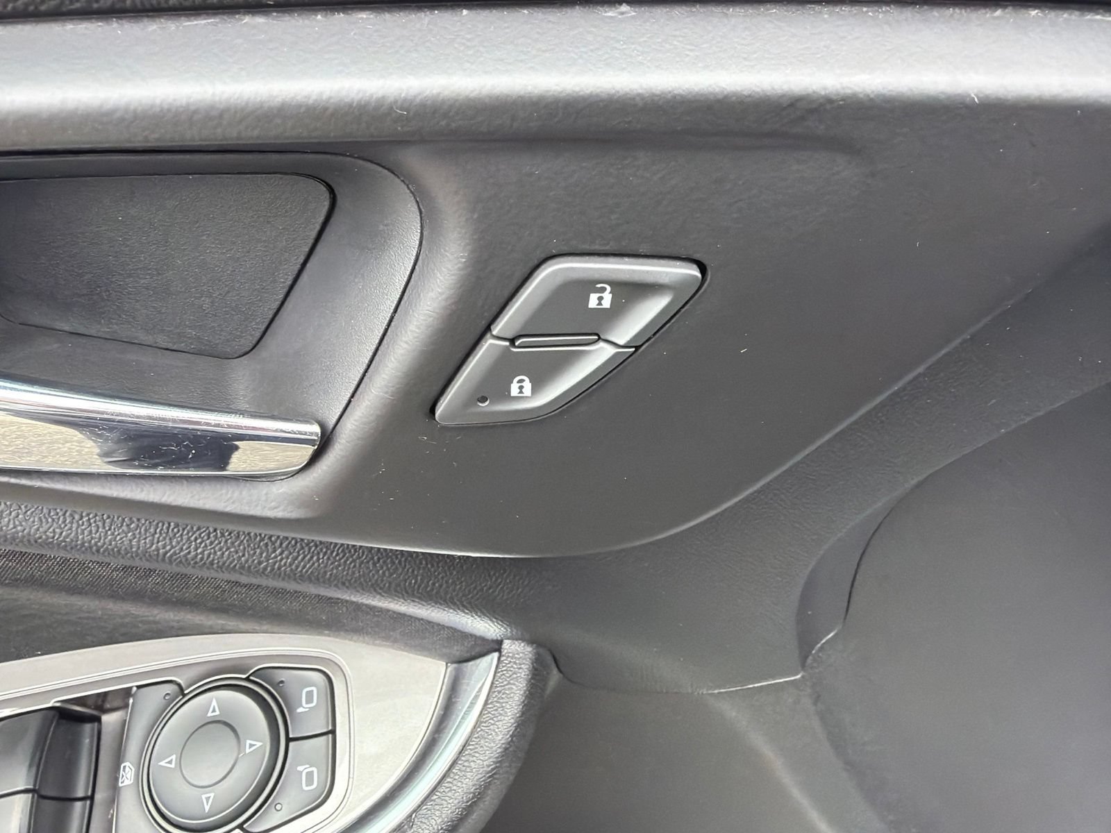 Used 2017 Chevrolet Malibu LT FWD image 9