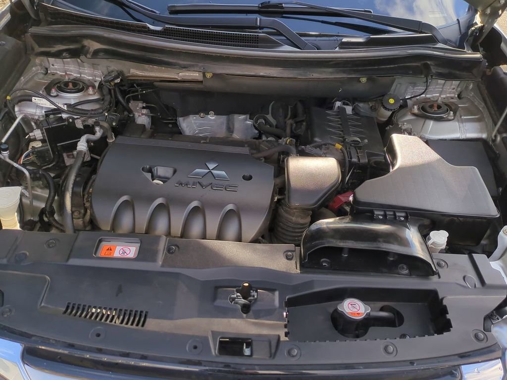 Used 2018 Mitsubishi Outlander ES image 28