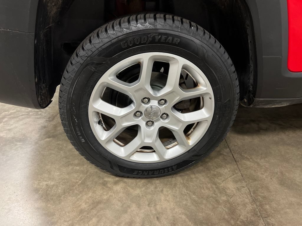 Used 2017 Jeep Renegade Latitude AWD/4WD image 11