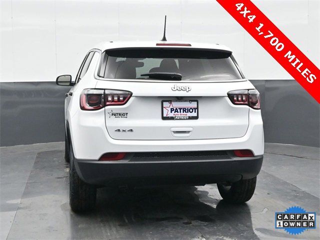 Used 2025 Jeep Compass Sport image 3