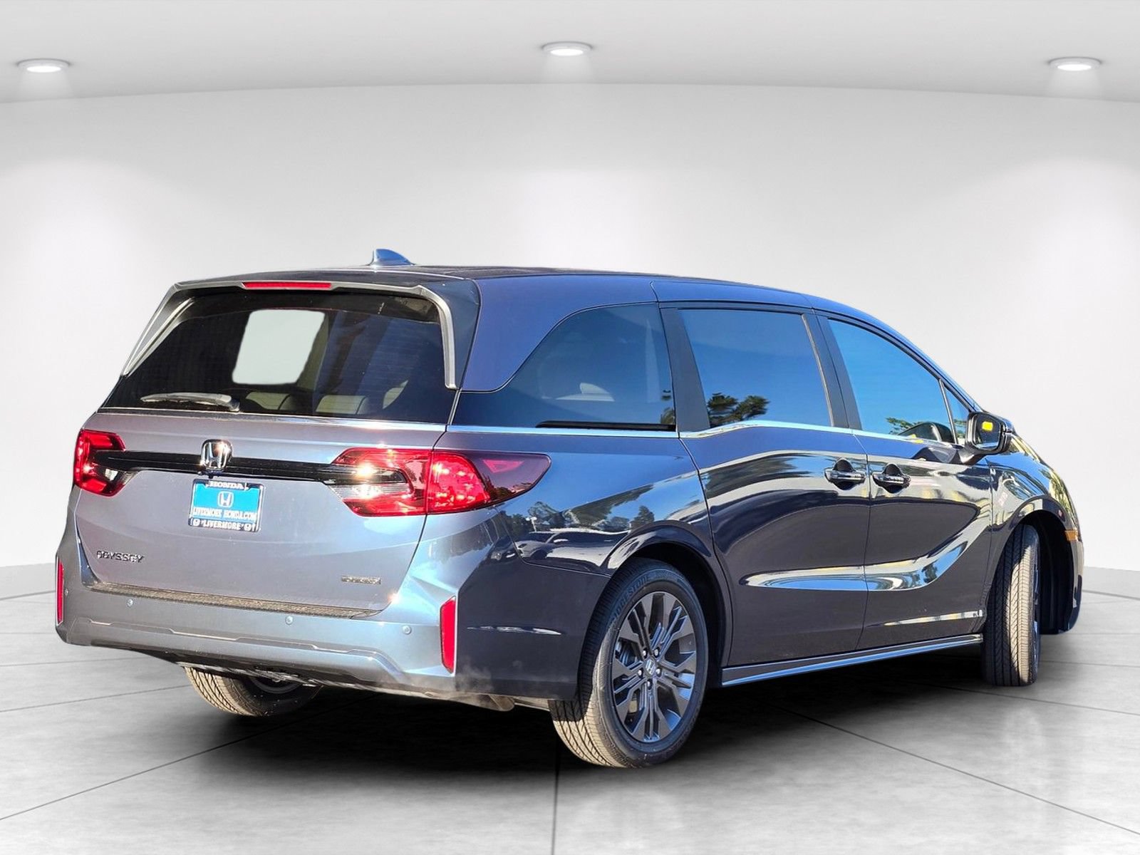 New 2026 Honda Odyssey Touring image 4