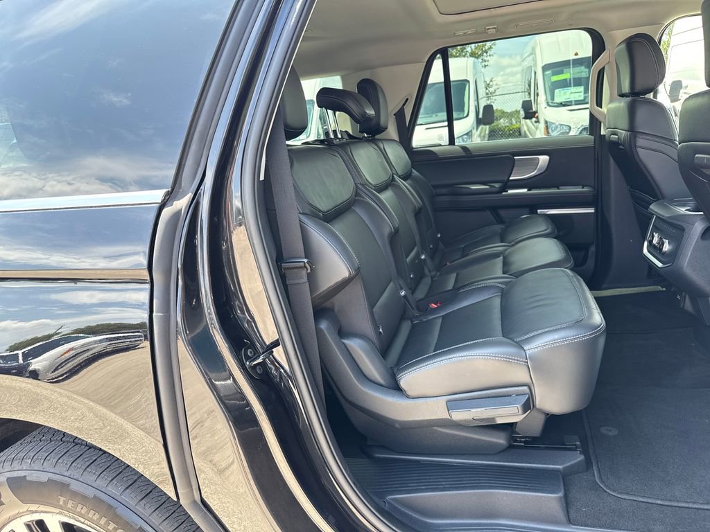 Used 2025 Ford Expedition Max Platinum AWD/4WD image 33