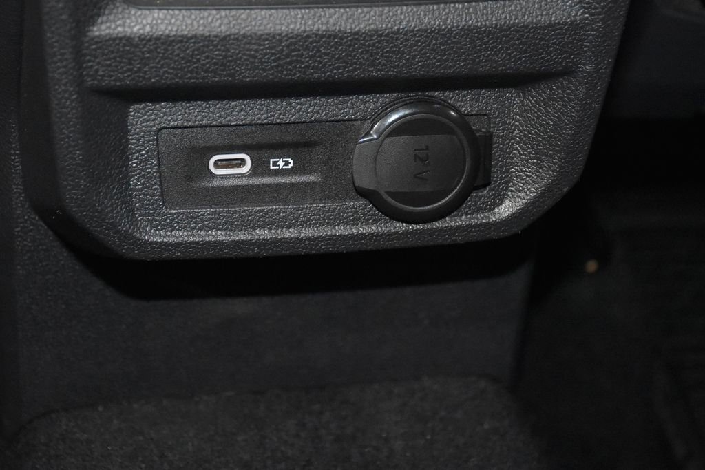 Used 2024 Volkswagen Tiguan SE R-Line image 29