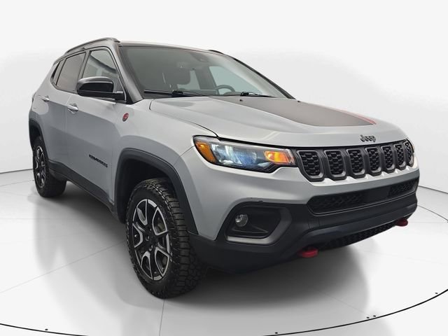 Used 2024 Jeep Compass Trailhawk AWD/4WD image 2