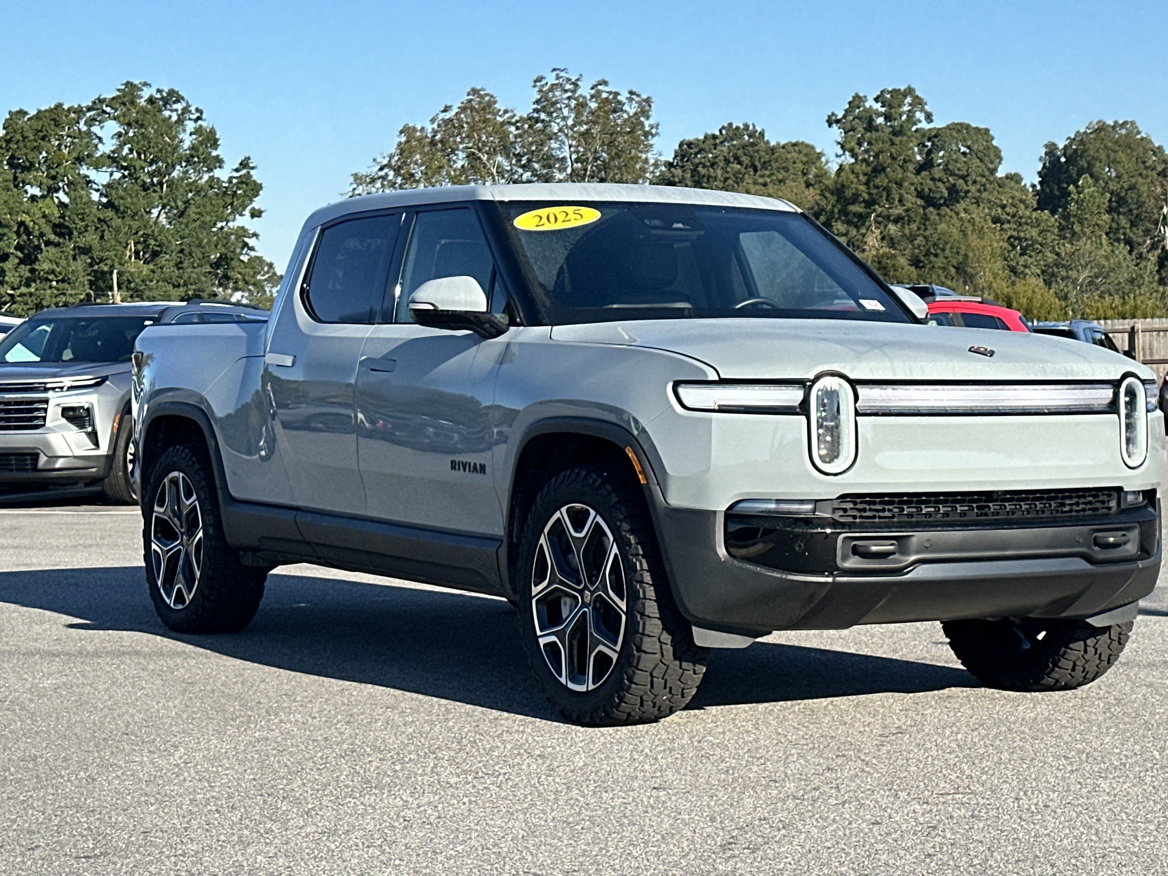 Used 2025 Rivian R1T Adventure Dual AWD/4WD image 3