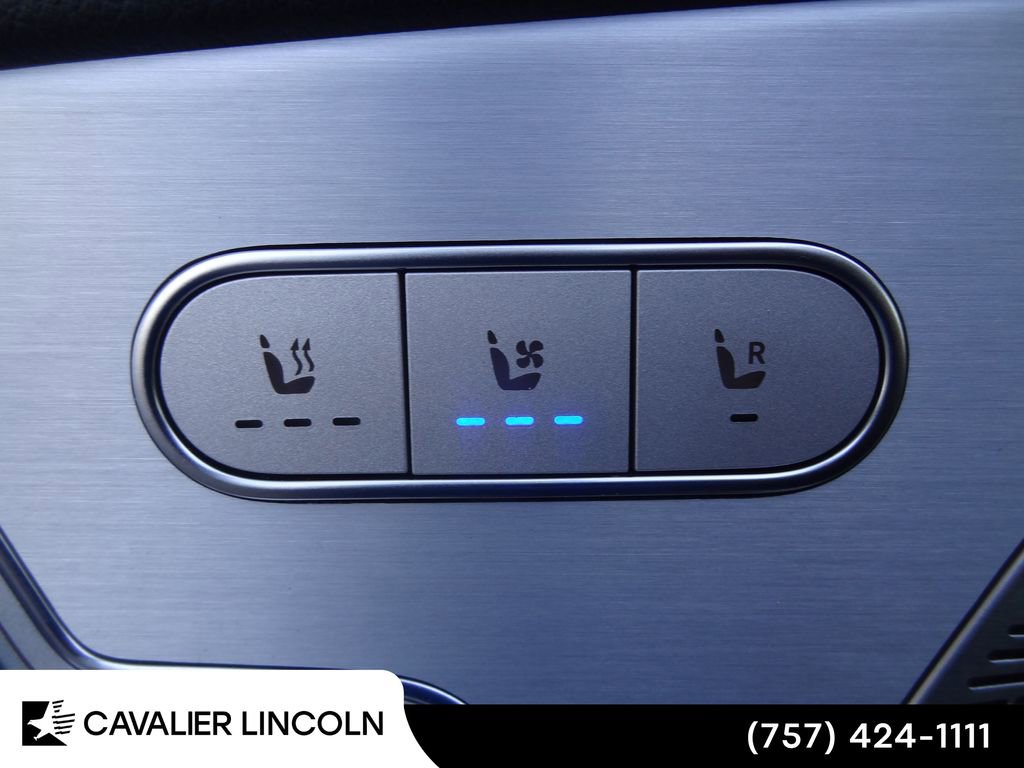 Used 2024 Mercedes-Benz GLS 450 4MATIC image 21