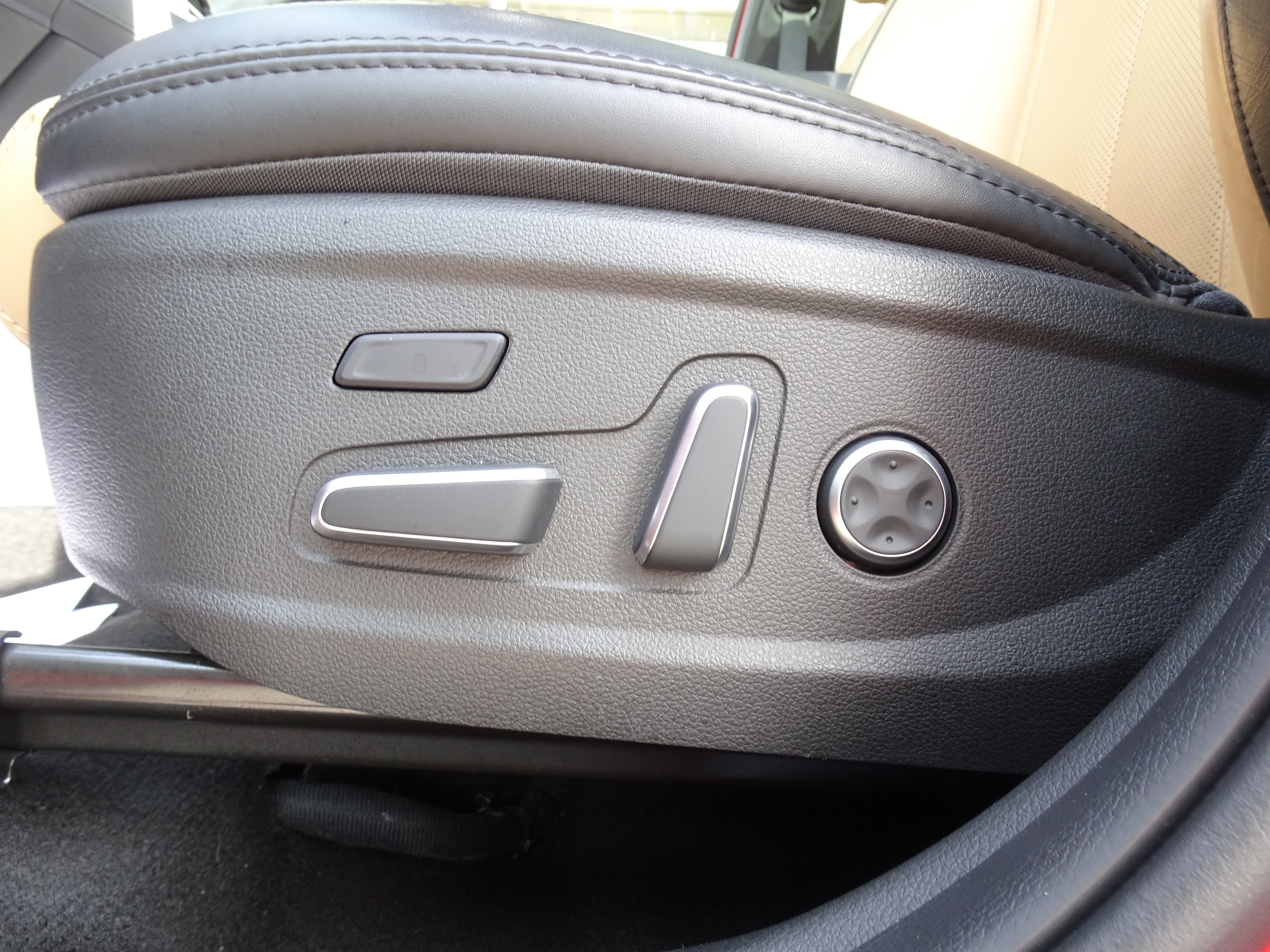 Used 2023 Hyundai Santa Fe Calligraphy w/ Cargo Package AWD/4WD image 11