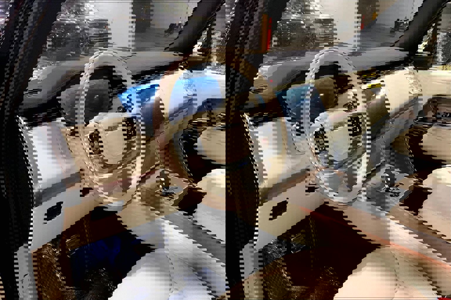 New 2026 Land Rover Range Rover SE image 8